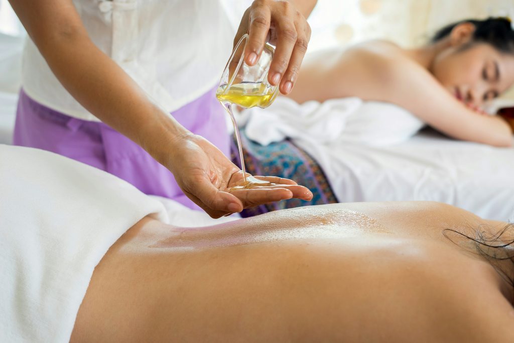 Massage therapist giving a relaxing massage in a spa in Ireland – Fuster Agency