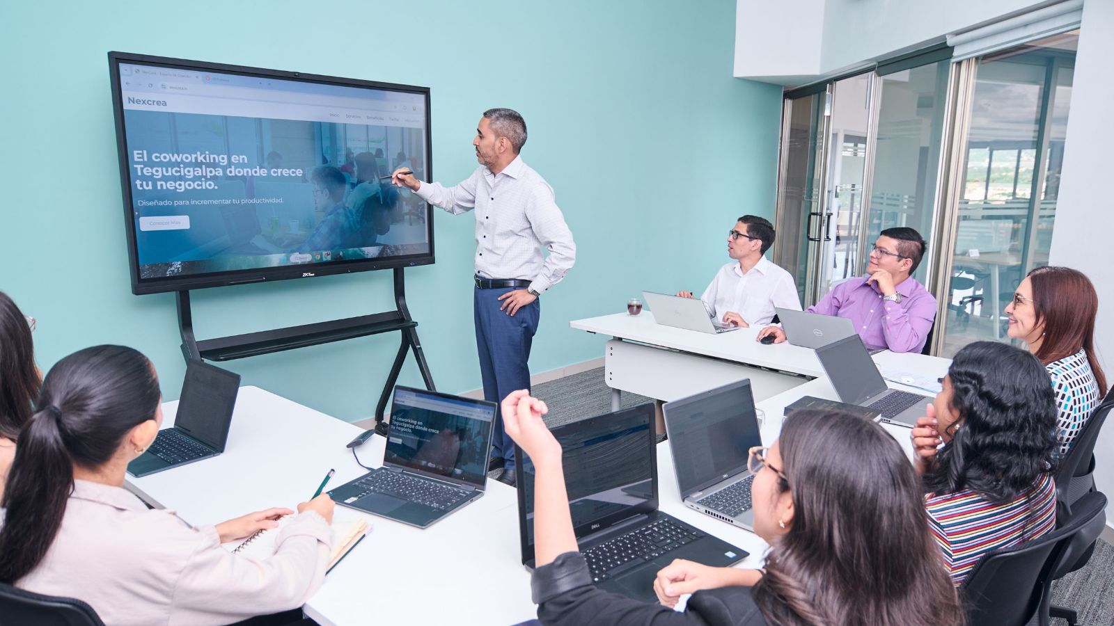 Formación en IA para empresas: qué exige la ley tras el Ómnibus digital (y qué no)